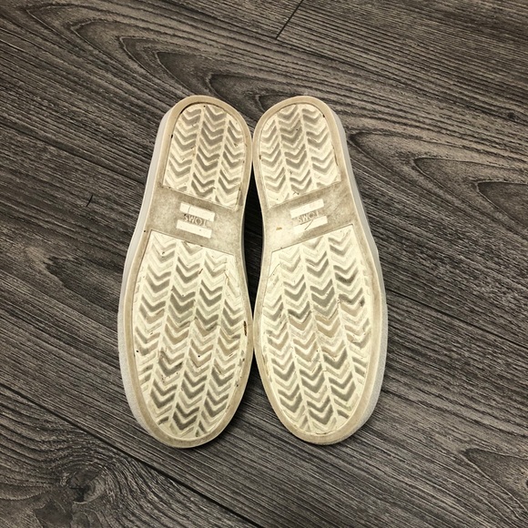 TOMS Slip on Shoes - Picture 4 of 6